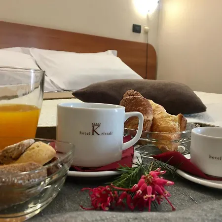 Kristall Hotell 3*