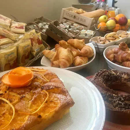 Kristall מלון אורביאטו