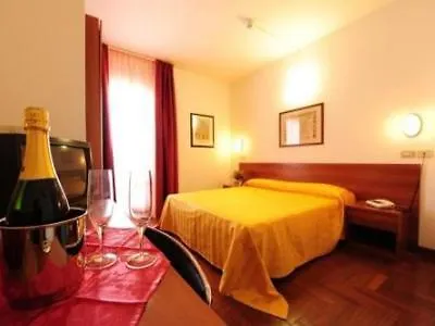 Kristall Hotel 3*